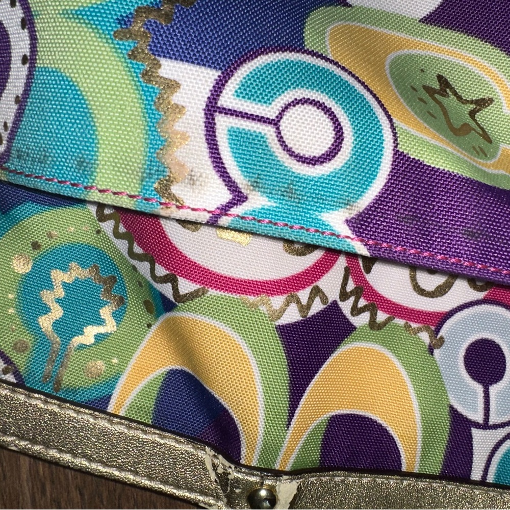 Coach Poppy Medium Gold Tote Bag with Vibrant Design - Picture 13 of 15